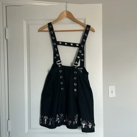 Black mushroom suspender skirt - Picture 3 of 4
